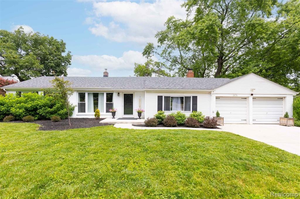 3976 Saginaw Trail, Waterford, MI 48329 — front exterior