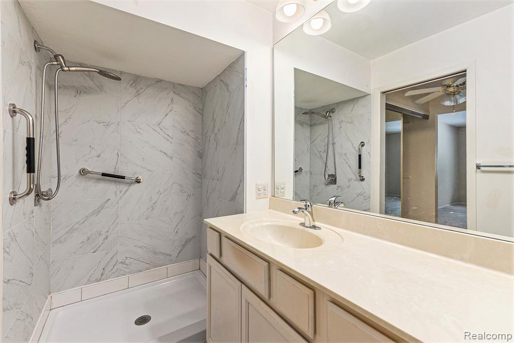 4659 Laurel Club Circle, 12, West Bloomfield, MI 48323 — Photo 13