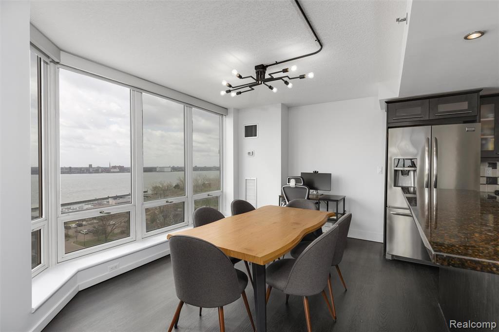 250 E Harbortown Drive - Photo 4