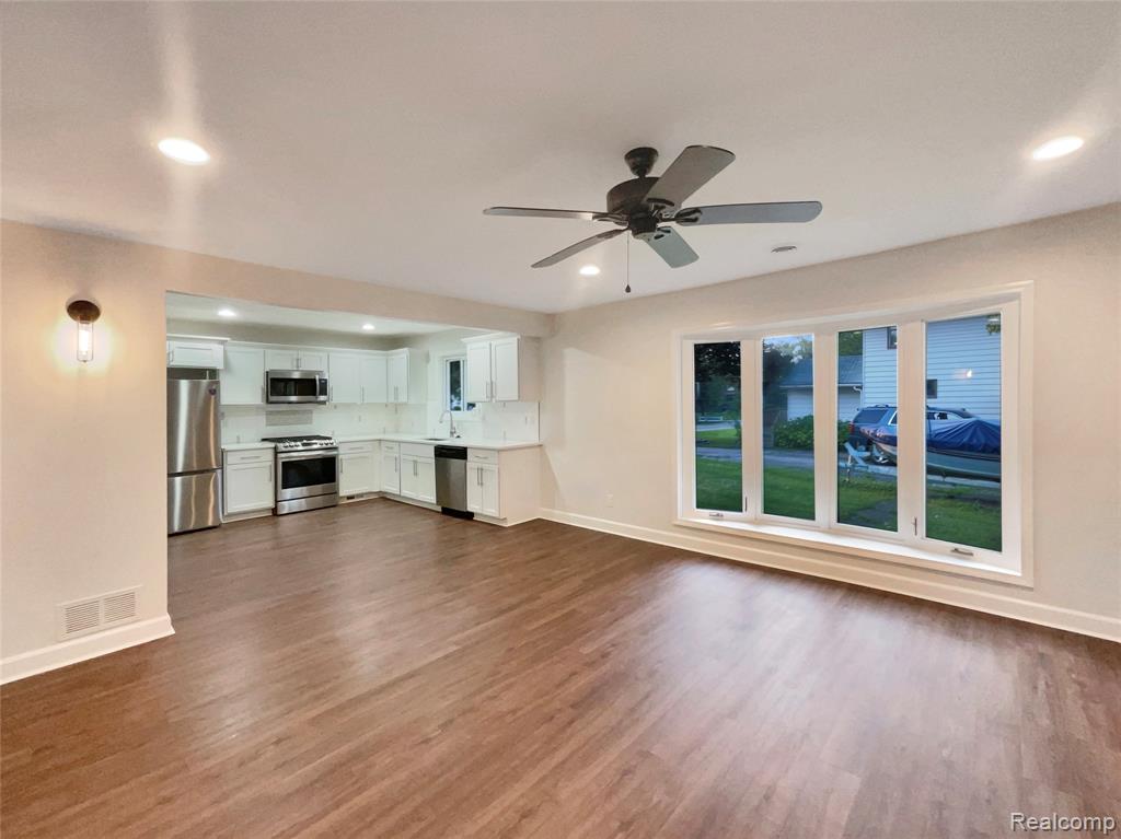 26018 Whipple Street, Novi, MI — Photo 13