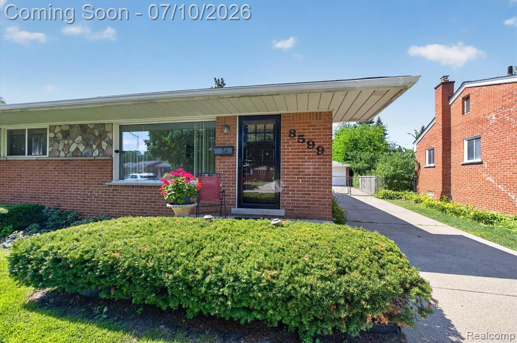 8599 Cardwell Street, Westland, MI — Photo 2