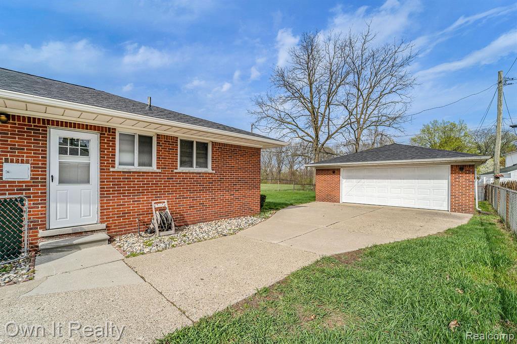 5972 MCMILLAN Street, Dearborn Heights, MI 48127 — Photo 23