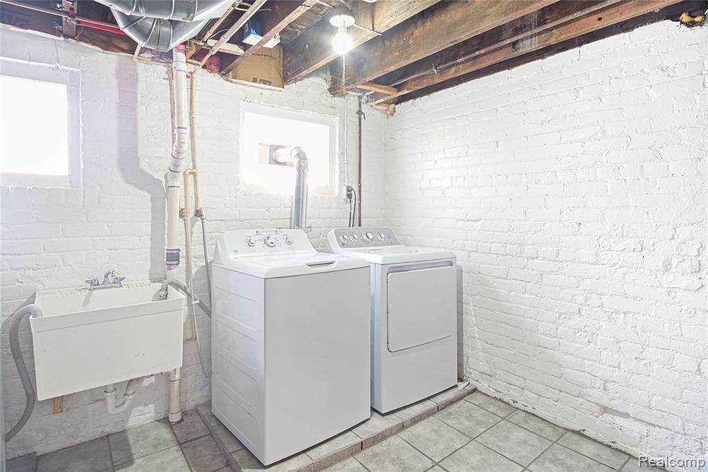 8528 Woodrow Wilson Street, Detroit, MI 48206 — Photo 12