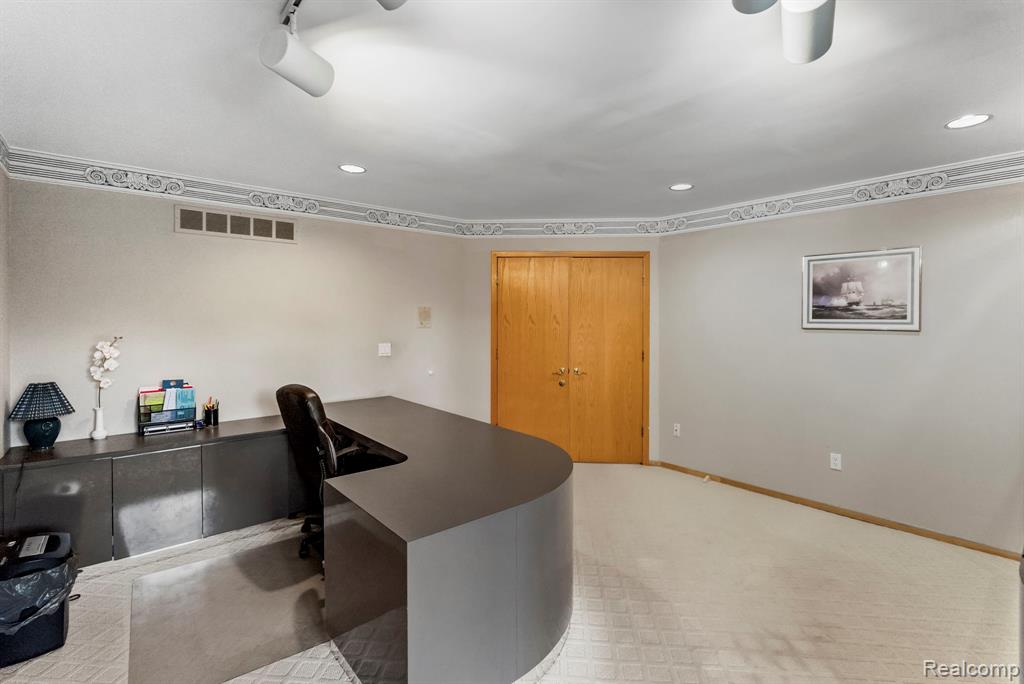 5322 Pond Bluff Drive, West Bloomfield, MI 48323 — Photo 18