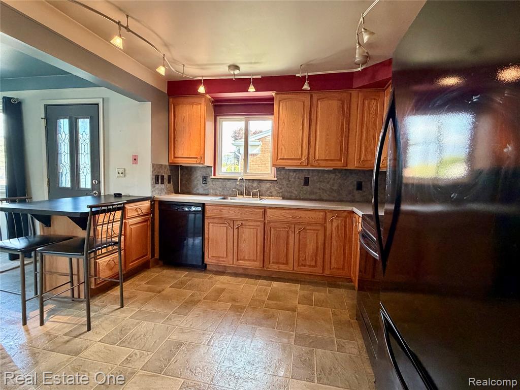 6251 N Charlesworth Street, Dearborn Heights, MI 48127 — Photo 10
