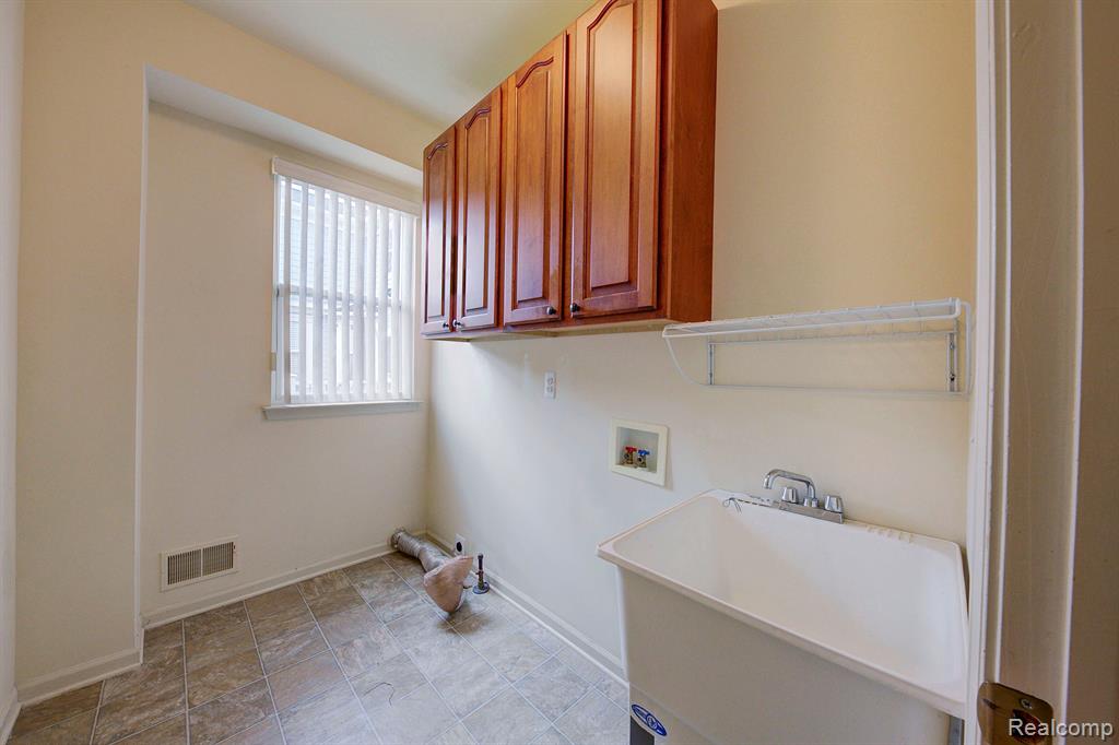 42551 Whitman Way, Novi, MI 48377 — Photo 31