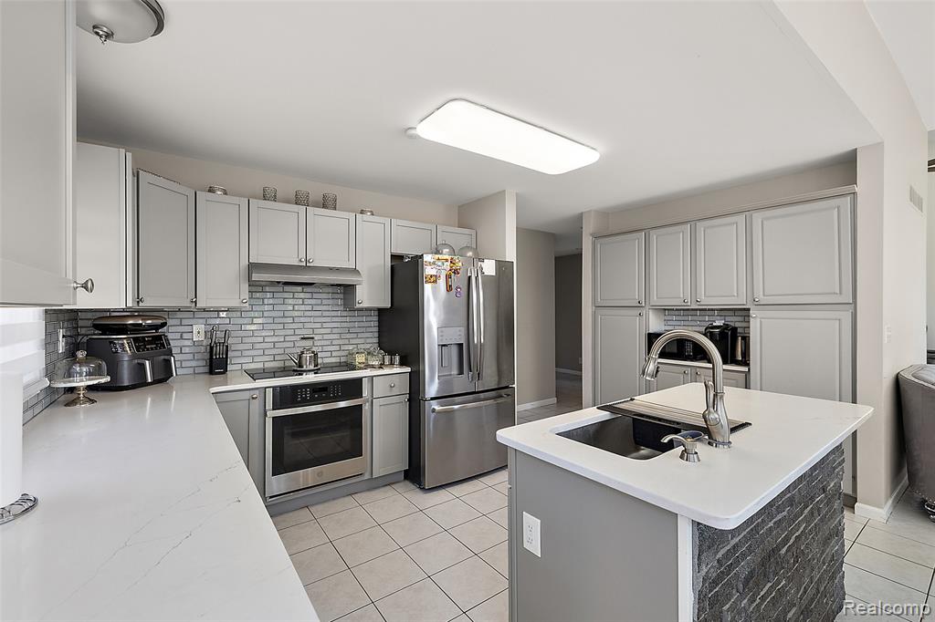 43187 Vintners Place Drive, Sterling Heights, MI 48314 — Photo 12