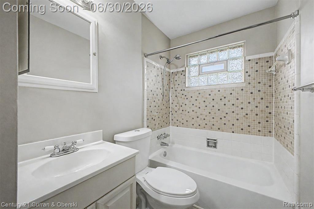 42519 Applecreek Drive, Plymouth, MI 48170 — Photo 23