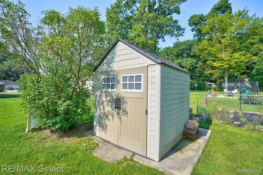 4085 Manner Drive, Flint, MI 48506 — Photo 7