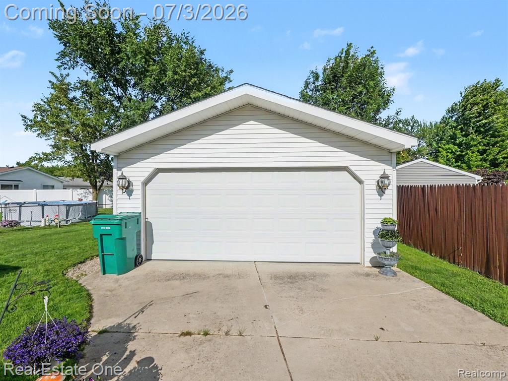 10637 Jackson St, Belleville, MI 48111 — Photo 15