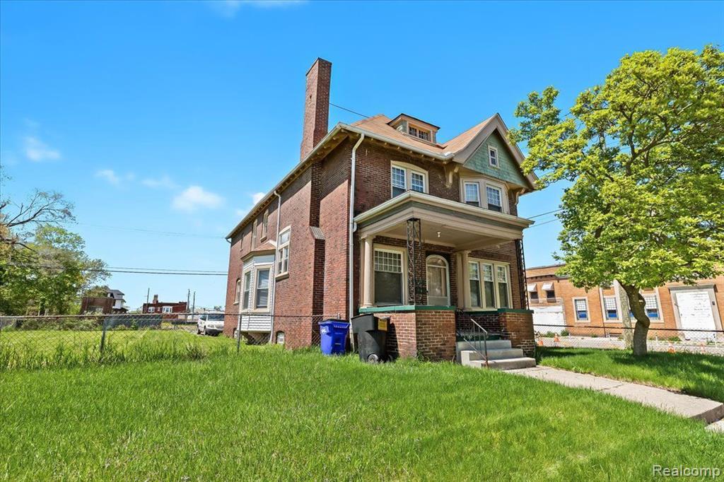 1649 HURLBUT Street, Detroit, MI 48214 — Photo 2