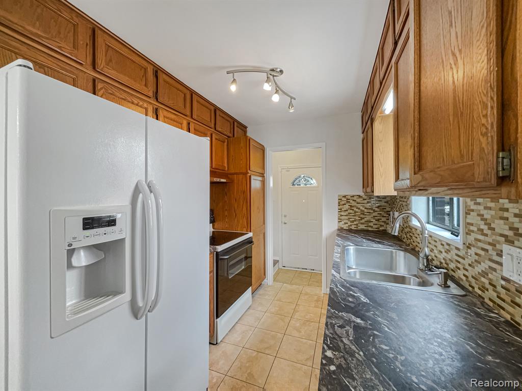 1097 GEORGINA Drive, Ypsilanti, MI 48198 — Photo 12