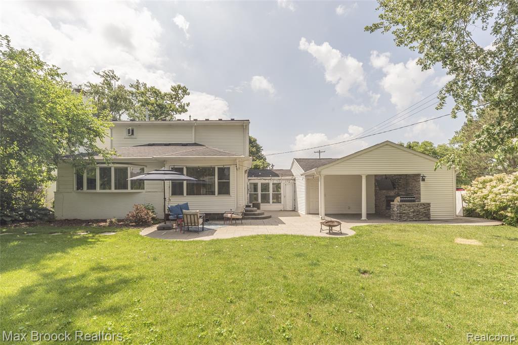 17426 Locherbie Avenue, Beverly Hills, MI 48025 — Photo 2