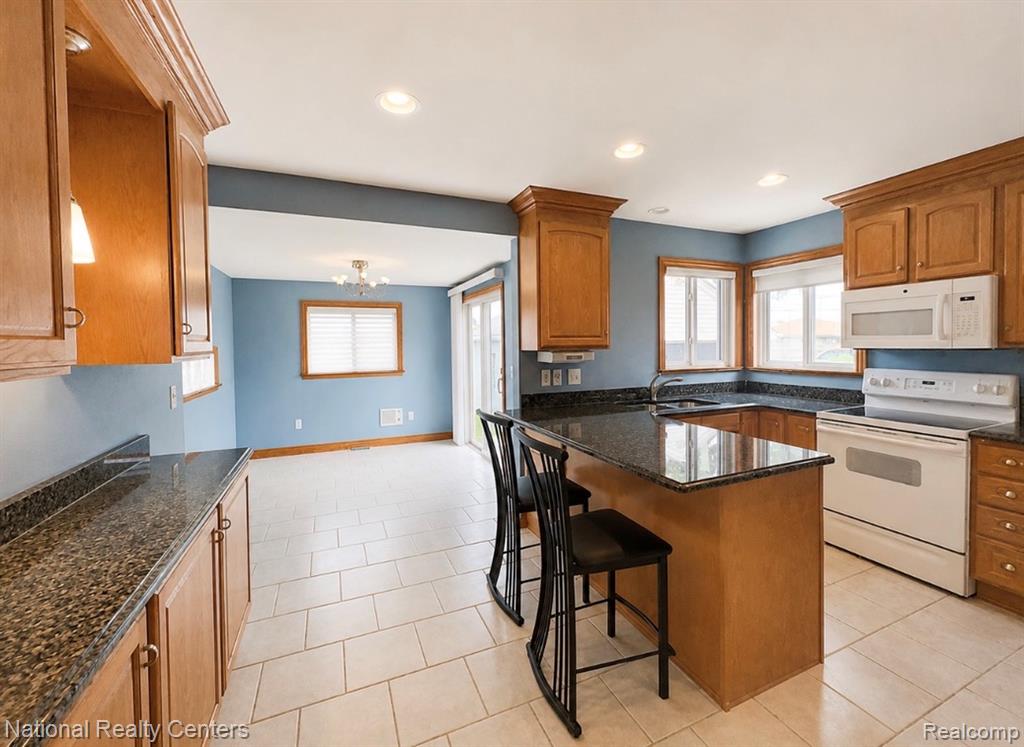 7285 Helen, Center Line, MI 48015 — Photo 9