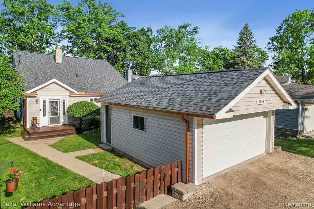 4253 Hunters Drive, Highland, MI 48356 — Photo 8