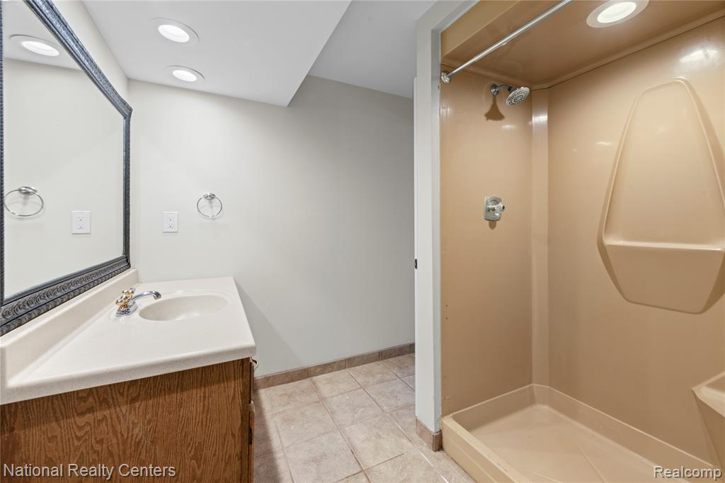 5501 Fox Chase Lane, Clarkston, MI — Photo 27