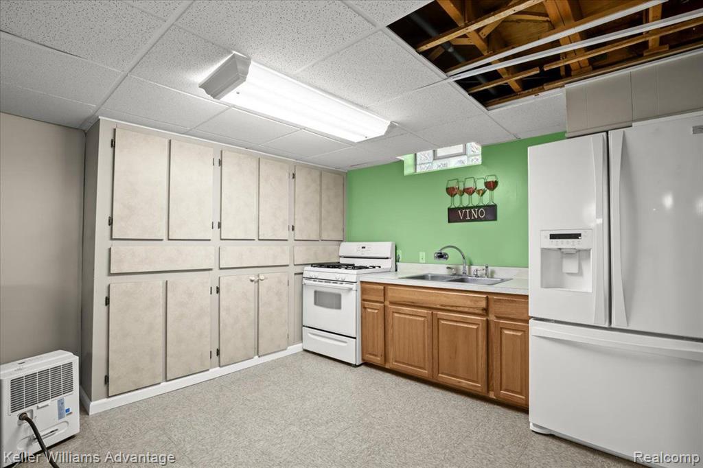 4050 MAYFAIR Street, Dearborn Heights, MI 48125 — Photo 27