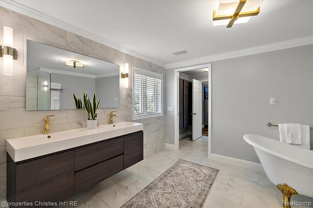 3060 Chickering Lane, Bloomfield Hills, MI 48302 — Photo 37