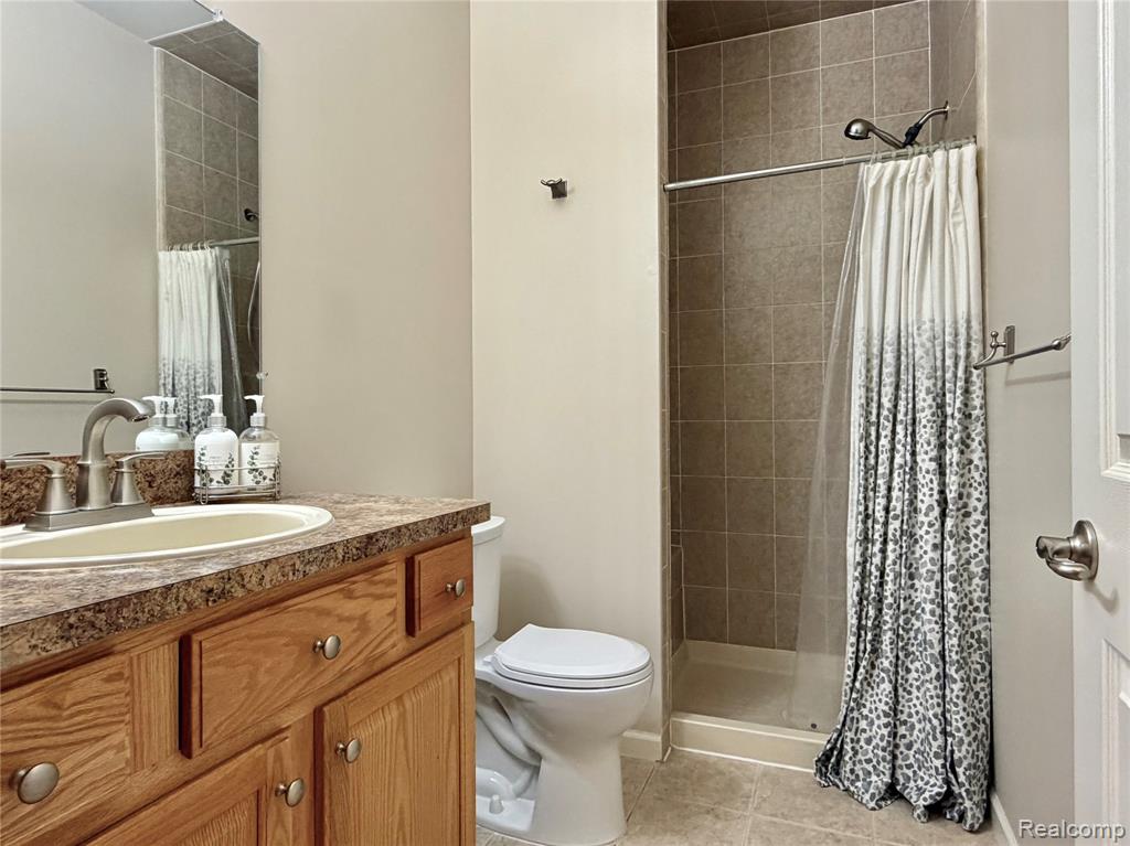 4438 Thornhill Drive, Auburn Hills, MI 48326 — Photo 27