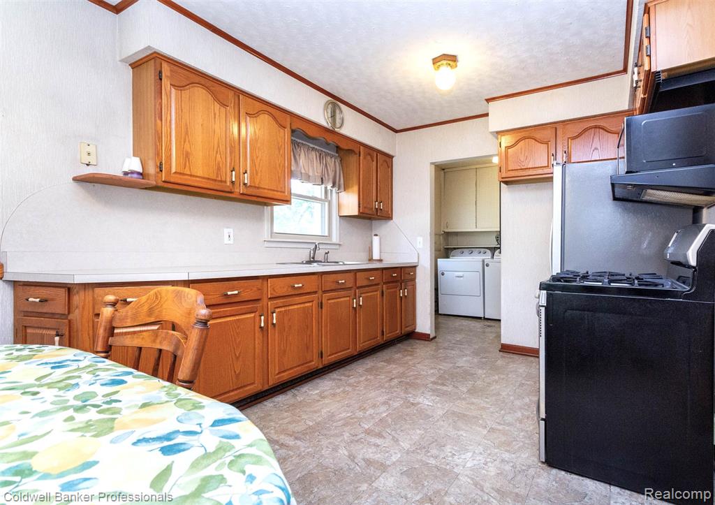 7332 N Vernon Street E, Dearborn Heights, MI 48127 — Photo 9