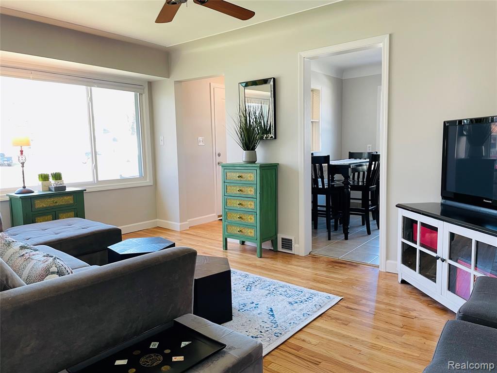 1040 E Maxlow Avenue, Hazel Park, MI 48030 — Photo 3