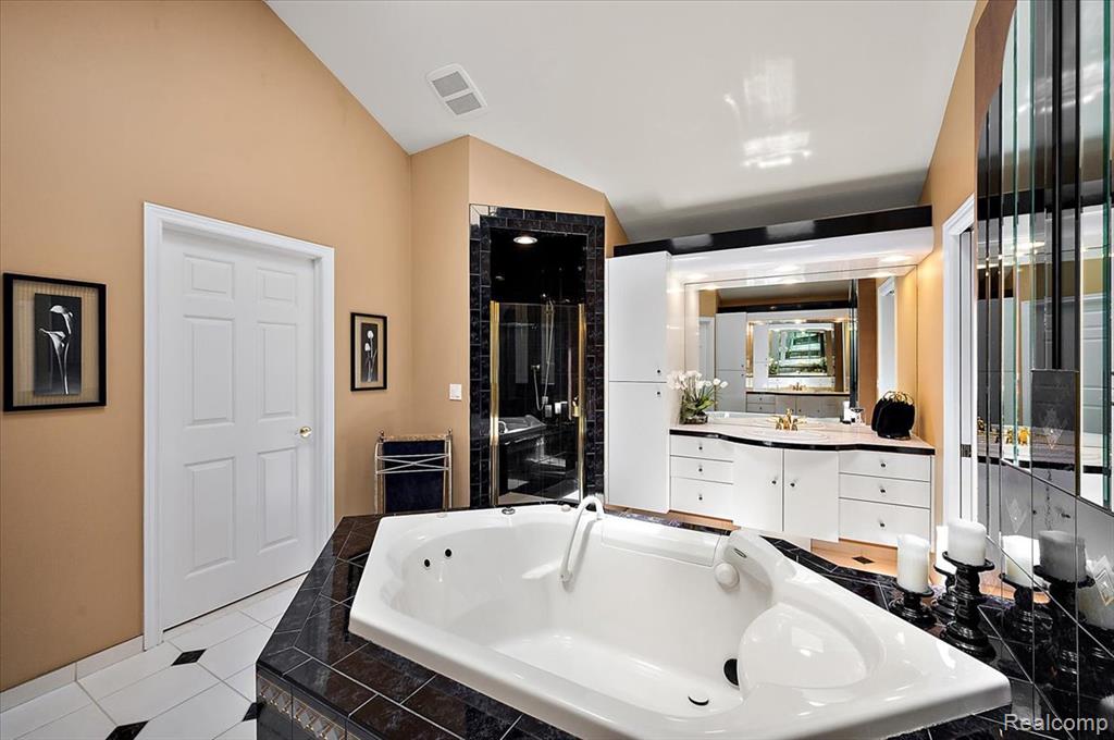 4417 Island View Drive, Waterford, MI 48328 — Photo 36
