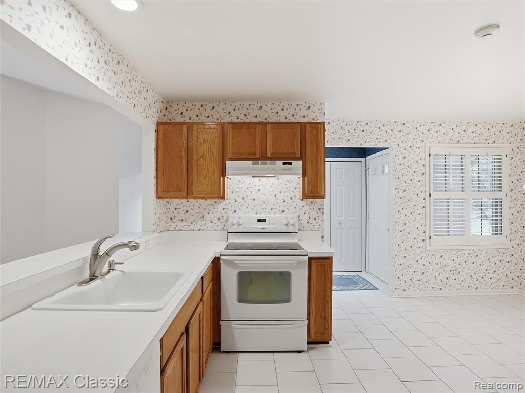 7527 Green Meadow Lane, 115, Canton, MI 48187 — Photo 11