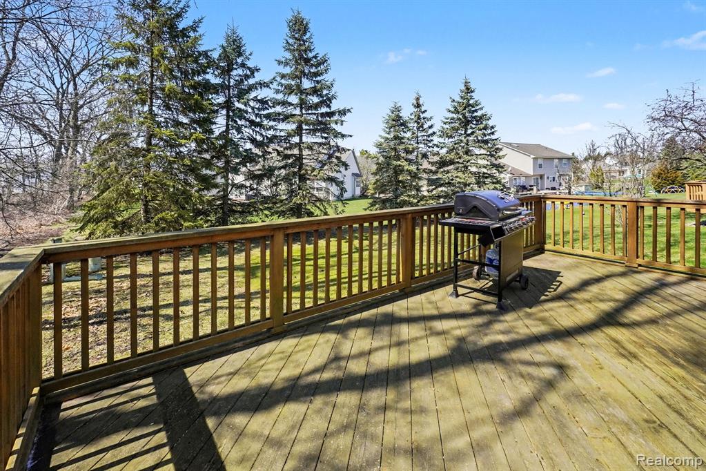 201 Whispering Hill, Commerce Twp, MI 48390 — Photo 25