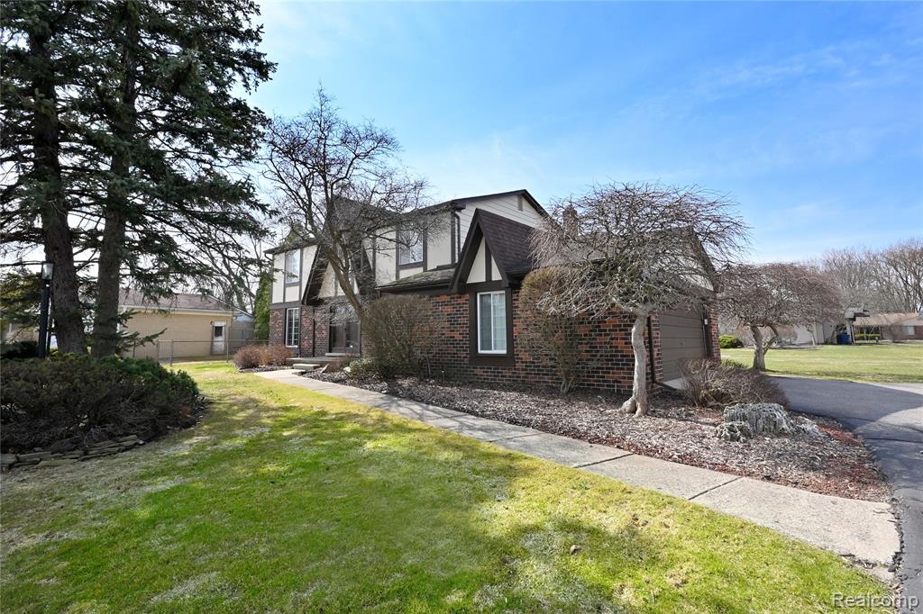 6132 Ledgeway Drive, West Bloomfield, MI — Photo 33