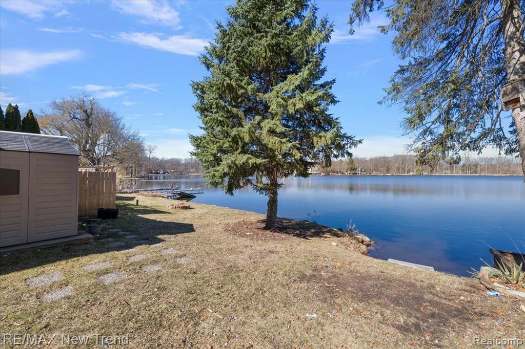 7135 CAPRI Drive, White Lake, MI 48383 — Photo 39