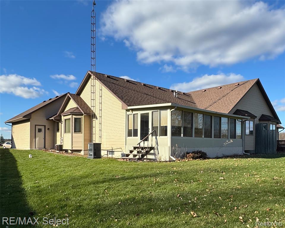 6011 Oak Creek Drive, Swartz Creek, MI 48473 — Photo 2