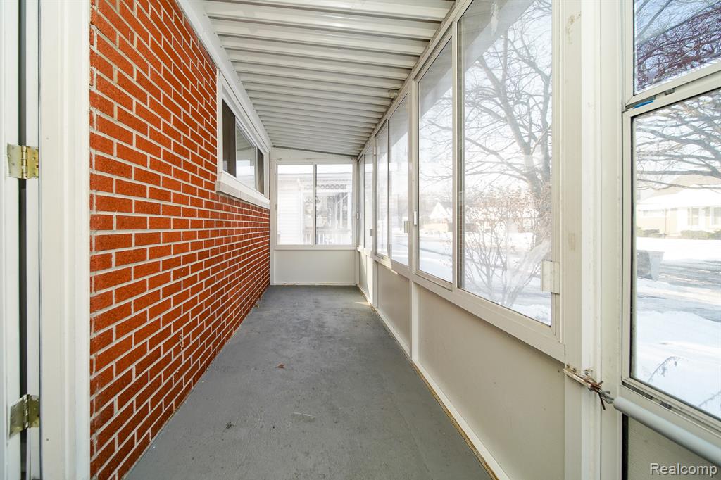750 E Hayes Avenue, Hazel Park, MI 48030 — Photo 9