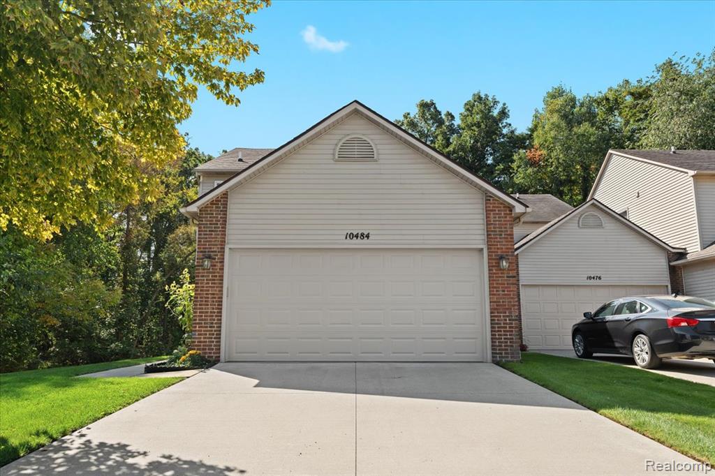 10484 Northvalley Court, Hartland, MI 48353 — Photo 37