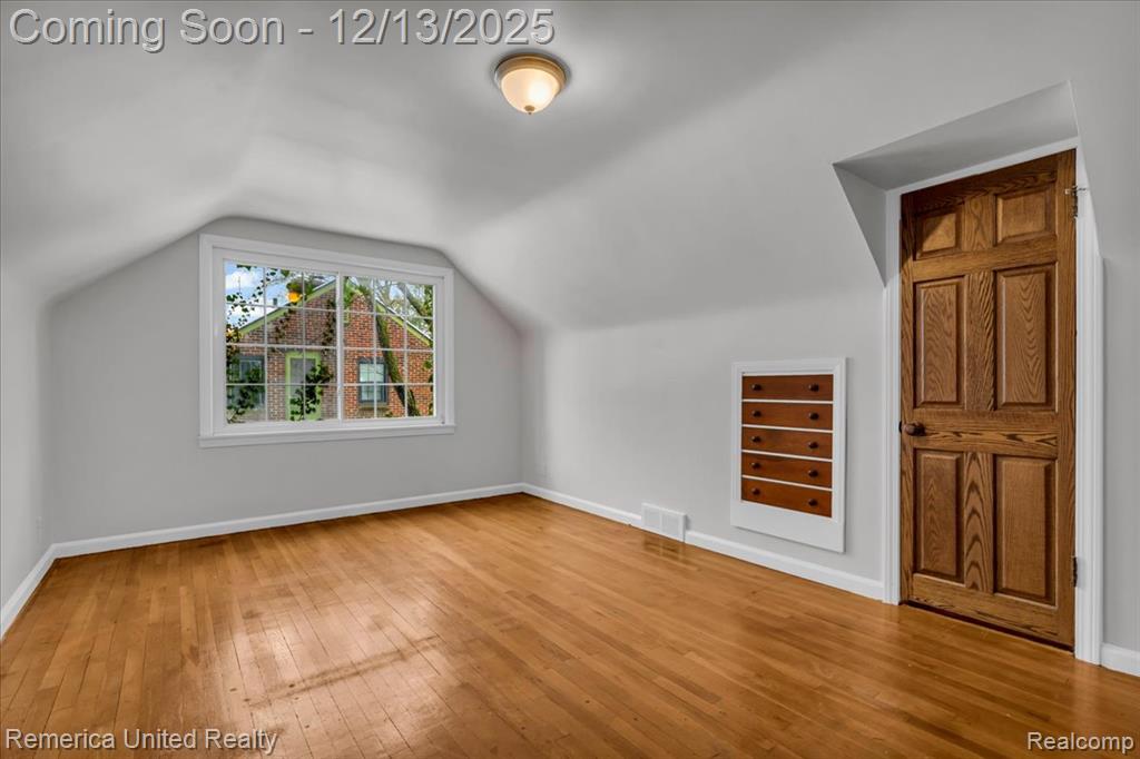 27510 California Drive SE, Lathrup Village, MI 48076 — Photo 16