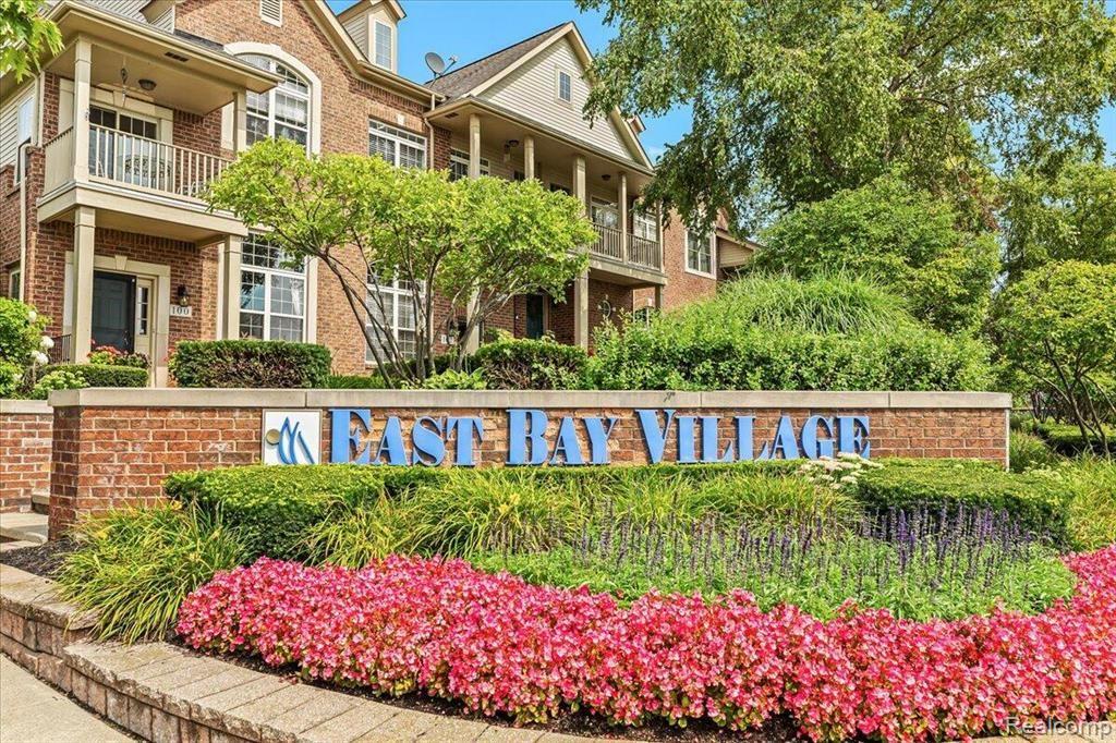 156 SANDY Lane, Walled Lake, MI 48390 — Photo 31