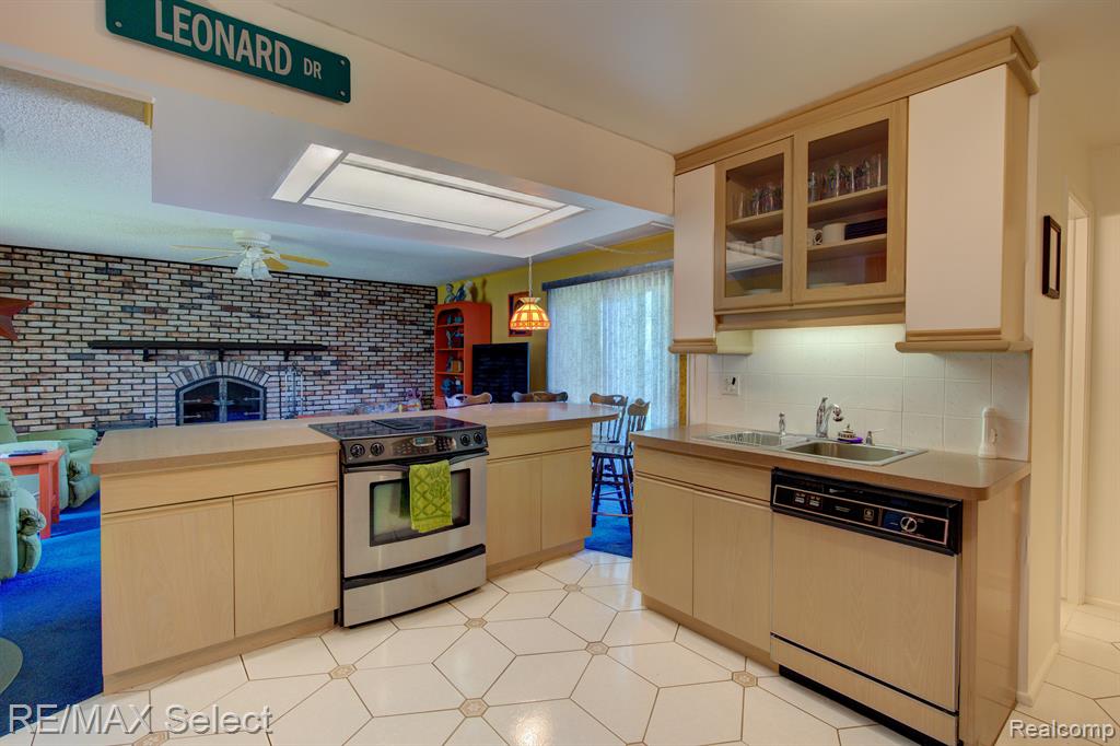 4460 DIXON Drive, Swartz Creek, MI 48473 — Photo 9