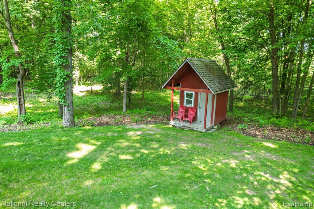 11500 Lisa Lori Lane, South Lyon, MI 48178 — Photo 11