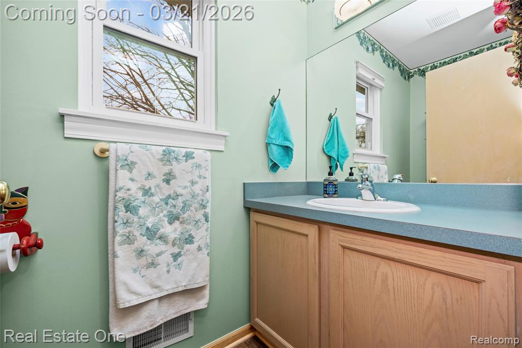 1065 Round Lake Road, White Lake, MI — Photo 10