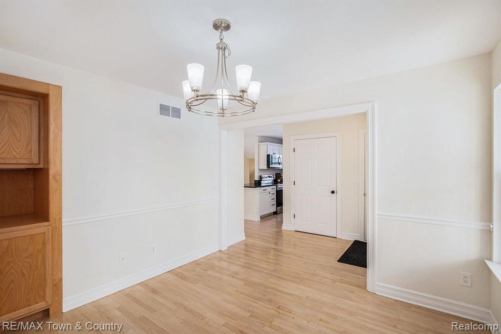 7170 KINGS Way, Flushing, MI 48433 — Photo 9