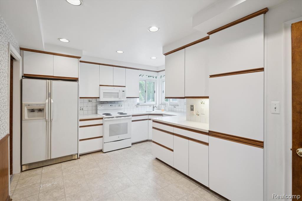 18870 Beverly Road, Beverly Hills, MI 48025 — Photo 10