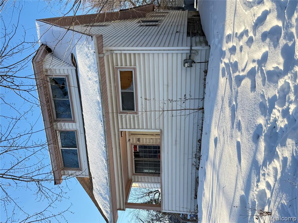 915 E 8th Street, Flint, MI 48503 — front exterior