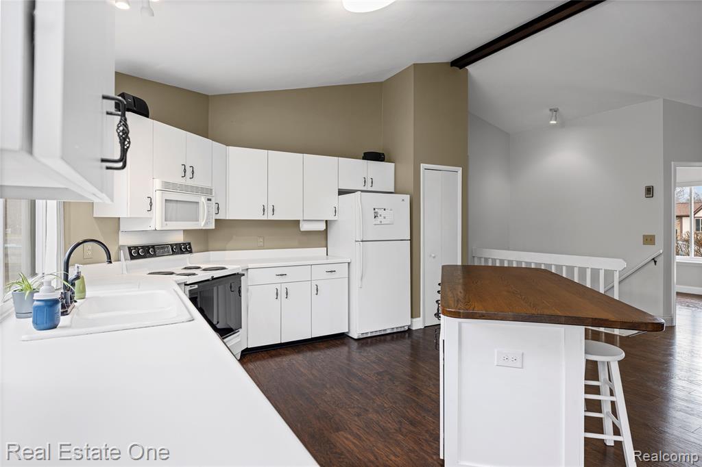 6335 Stonehearth Pass, Grand Blanc, MI 48439 — Photo 13