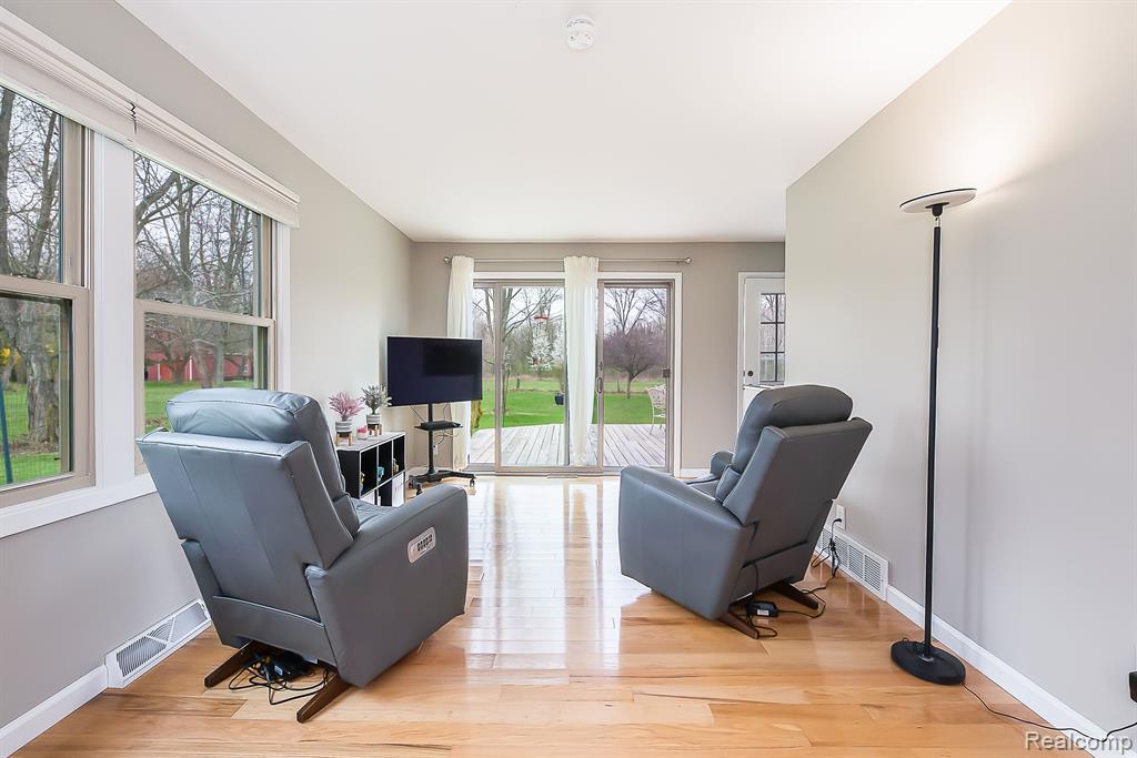 3672 W NORTH TERRITORIAL Road, Whitmore Lake, MI 48189 — Photo 13