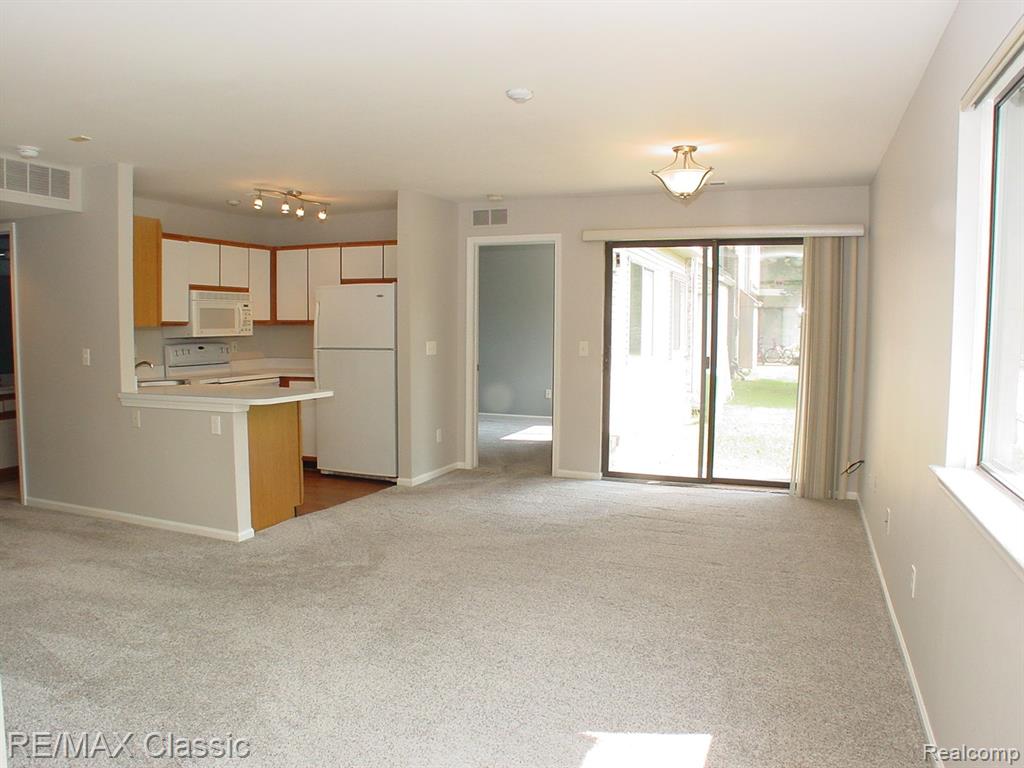 42776 LILLEY POINTE Drive, 171, Canton, MI 48187 — Photo 6