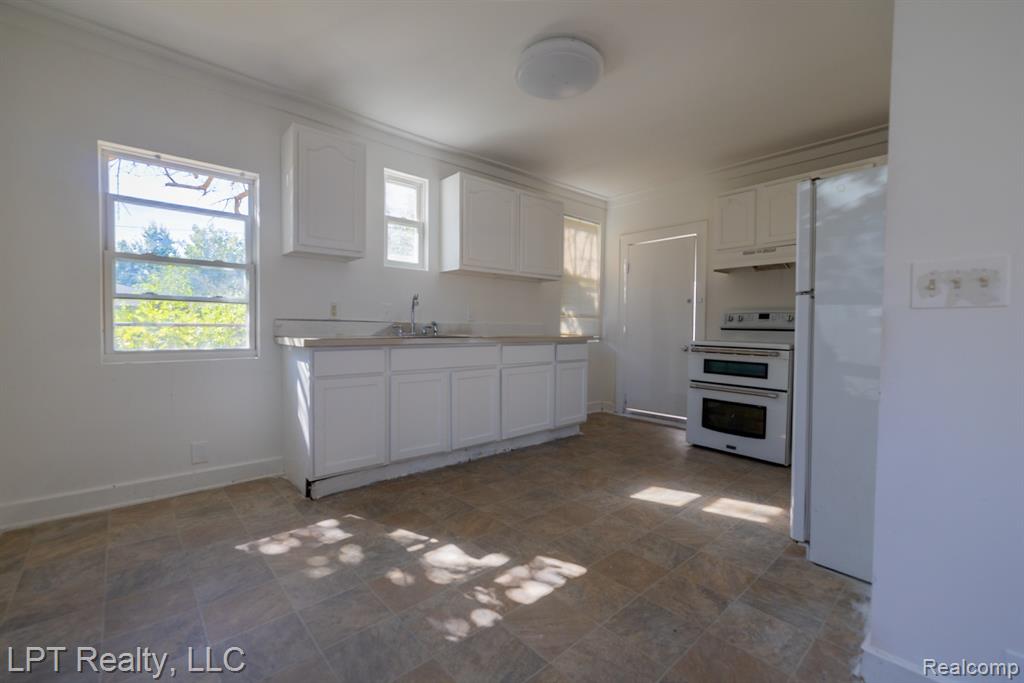6015 Mayburn Street W, Dearborn Heights, MI 48127 — Photo 5