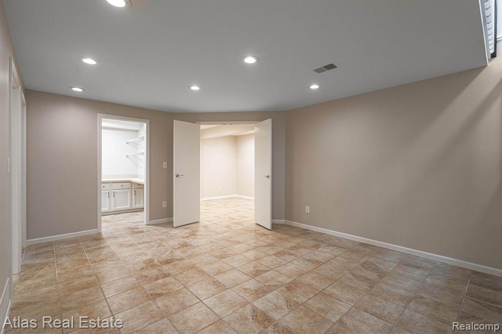 344 WOODLAND Drive, Saline, MI 48176 — Photo 39