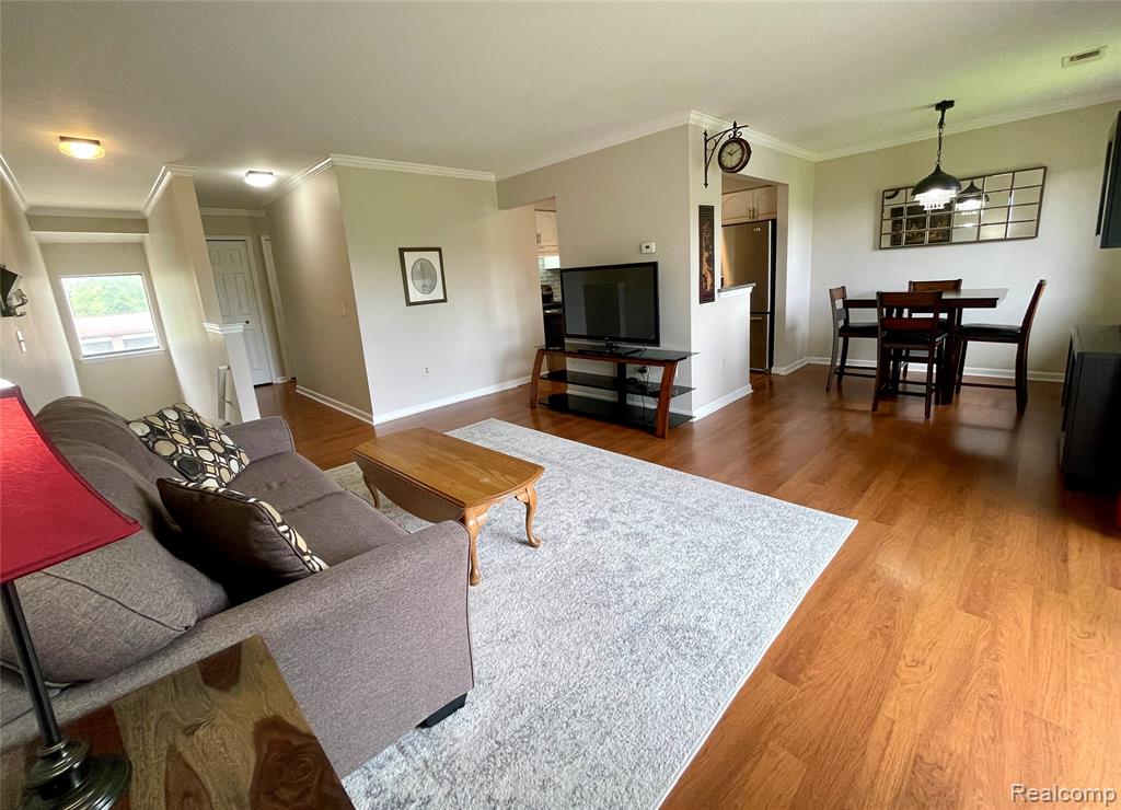 33765 Pondview Circle, Livonia, MI 48152 — Photo 13