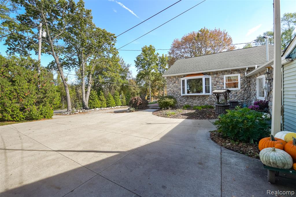 2076 Seymour Lake Road, Ortonville, MI 48462 — Photo 60