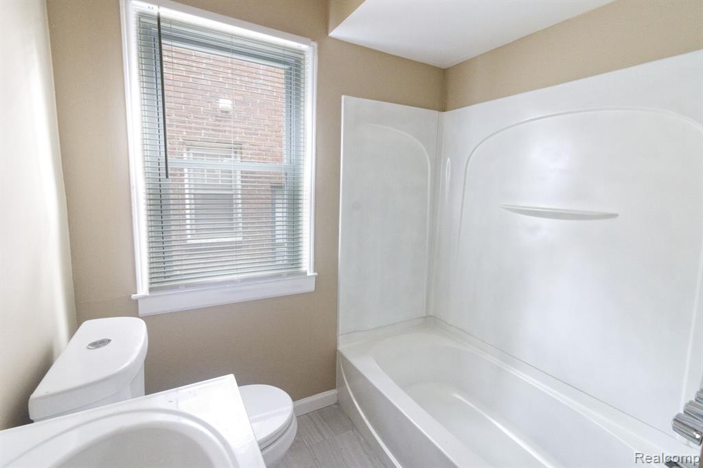 8095 NORTHLAWN Street, Detroit, MI 48204 — Photo 7