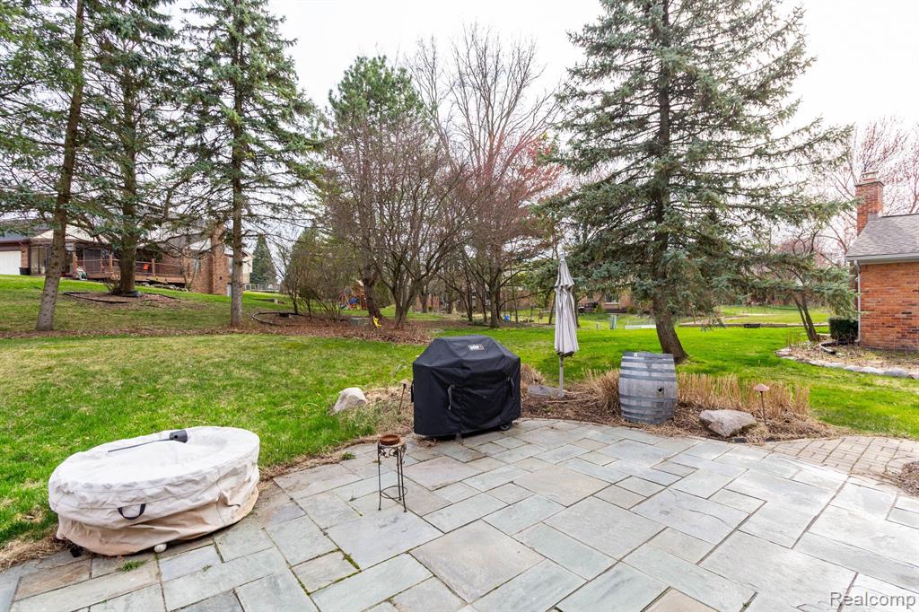 45515 EMERALD FOREST Drive, Novi, MI — Photo 61
